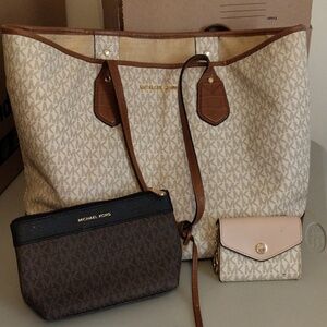 Michael Kors Restorable Bundle – Tote, Makeup Bag & Coin Pouch